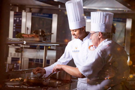 formateur et apprenant du CFA des Chefs en cuisine